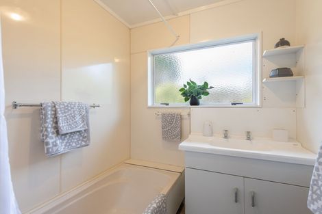 Photo of property in 2/62 Parkers Road, Tahunanui, Nelson, 7011