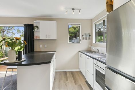 Photo of property in 5 Ladbrooke Drive, Newlands, Wellington, 6037