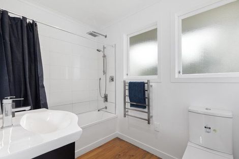 Photo of property in 28 Totara Street, Waiuku, 2123