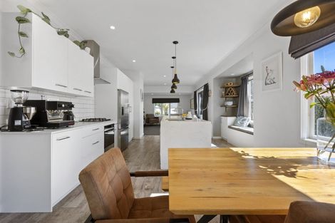 Photo of property in 15 Bracken Street, New Plymouth, 4310