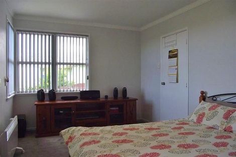 Photo of property in 10 Mcclintock Road, Massey, Auckland, 0614