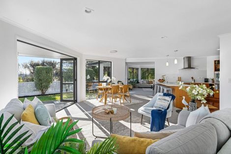 Photo of property in 72 Blue Heron Rise, Stanmore Bay, Whangaparaoa, 0932