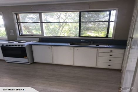 Photo of property in 16 Easton Park Parade, Glenfield, Auckland, 0629