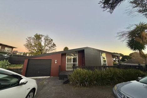 Photo of property in 69 Redoubt Road, Goodwood Heights, Auckland, 2105
