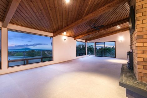 Photo of property in 453 East Coast Road, Murrays Bay, Auckland, 0630