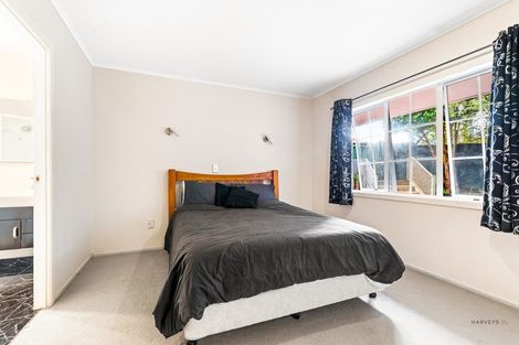 Photo of property in 3 Rerewai Place, Kelston, Auckland, 0602