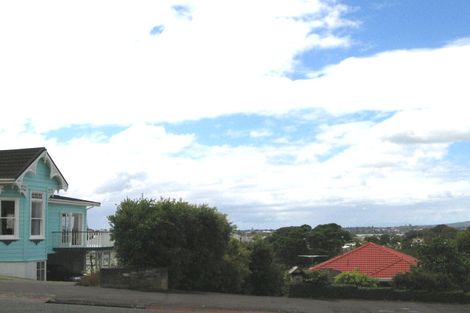 Photo of property in 51 Hinemoa Street, Birkenhead, Auckland, 0626