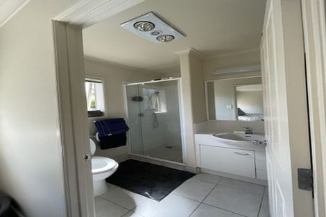 Photo of property in 32 Waldorf Crescent, Orewa, 0931