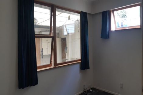 Photo of property in 5 Blandford Way, Newlands, Wellington, 6037