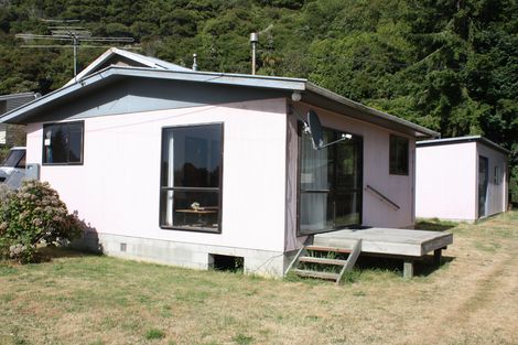 Photo of property in 25 Riverside Road, Taieri Mouth, Brighton, 9091