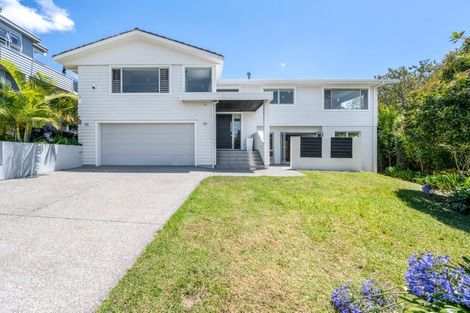 Photo of property in 8 Page Point, Mellons Bay, Auckland, 2014