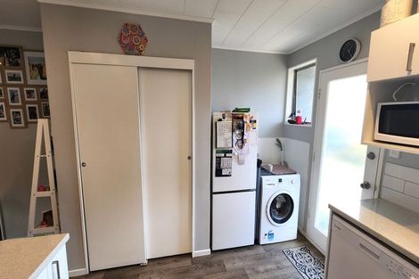 Photo of property in 2/80 Airlie Road, Plimmerton, Porirua, 5026