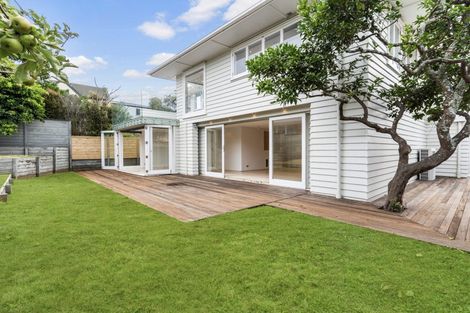 Photo of property in 7 Cecil Road, Milford, Auckland, 0620