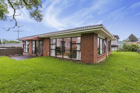 Photo of property in 15 Waiohua Road, Greenlane, Auckland, 1061