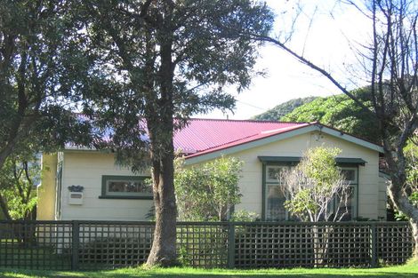 Photo of property in 22 Miro Street, Eastbourne, Lower Hutt, 5013