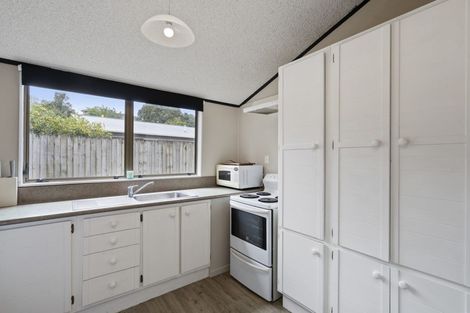 Photo of property in 1 Cedar Place, Westown, New Plymouth, 4310
