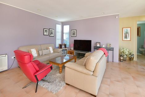 Photo of property in 58 Settlers Grove, Orewa, 0931