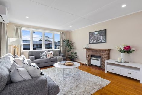 Photo of property in 35 Philomel Crescent, Bayswater, Auckland, 0622