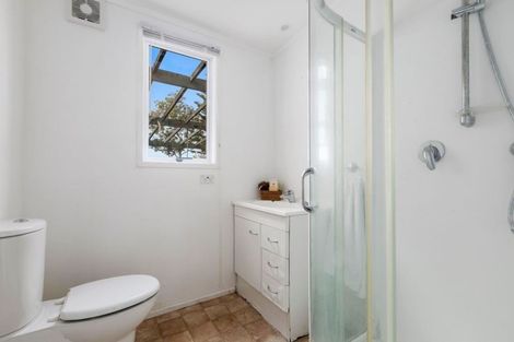 Photo of property in 12 Nor'east Drive, Northcross, Auckland, 0632