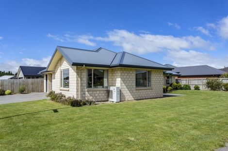 Photo of property in 2 Austen Place, Rolleston, 7614