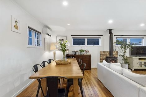 Photo of property in 2/259 Glenfield Road, Hillcrest, Auckland, 0627