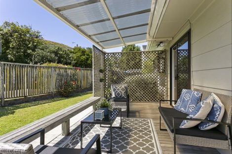 Photo of property in 2/56 Ridgemount Rise, Mangere Bridge, Auckland, 2022