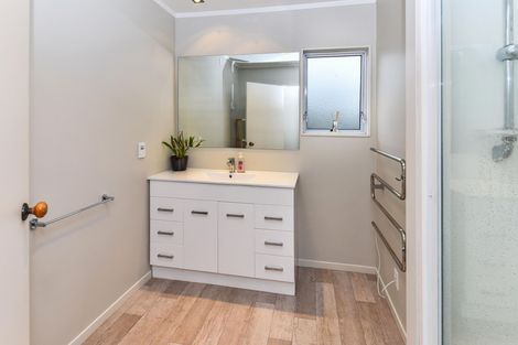 Photo of property in 3 Alpha Street, Papakura, 2110