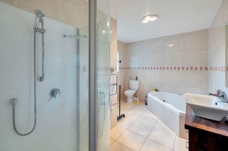 Photo of property in 62 Medallion Drive, Oteha, Auckland, 0632