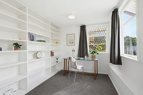 Photo of property in 9 Victory Crescent, Tawa, Wellington, 5028