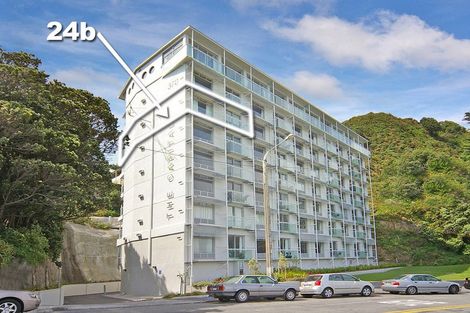 Photo of property in The Capital, 370 Oriental Parade, Oriental Bay, Wellington, 6011