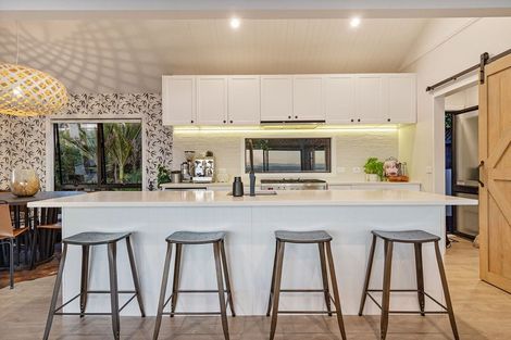 Photo of property in 5 Poaka Place, Beach Haven, Auckland, 0626