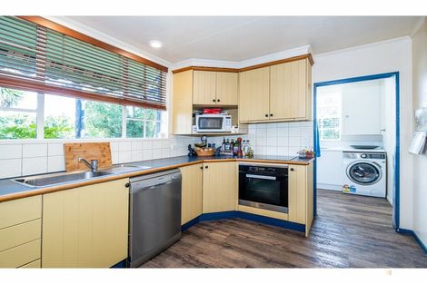 Photo of property in 72 Timaru Road, Waimate, 7924