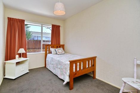 Photo of property in 1/15 Heathglen Avenue, Parklands, Christchurch, 8083