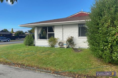 Photo of property in 27 Ambleside Drive, Burnside, Christchurch, 8053