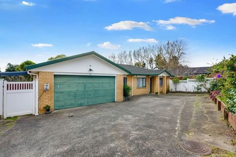 Photo of property in 17 Glenveagh Park Drive, Weymouth, Auckland, 2103
