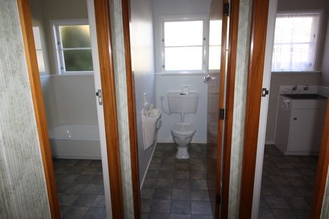 Photo of property in 43 Elmira Avenue, Hokowhitu, Palmerston North, 4410