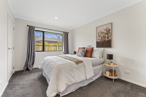 Photo of property in 13 Barry Curtis Place, Levin, 5510