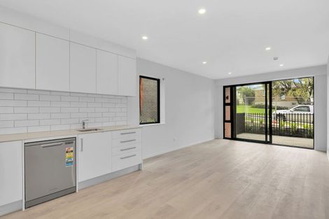 Photo of property in 1/25g Potter Avenue, Northcote, Auckland, 0627