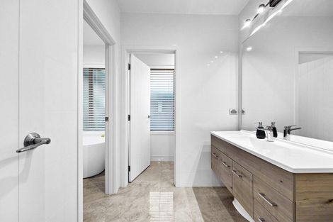 Photo of property in 74e Solway Road, Whitford, 2576