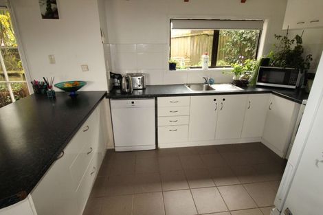 Photo of property in 10 Kayle Glen, West Harbour, Auckland, 0618