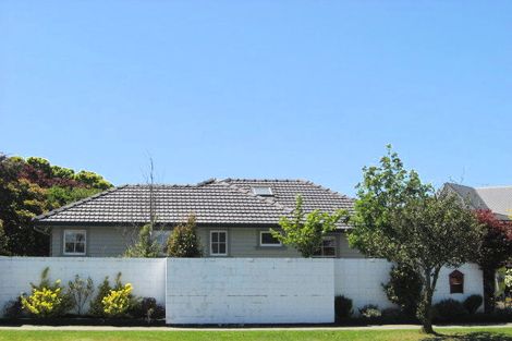 Photo of property in 118 Memorial Avenue, Burnside, Christchurch, 8053