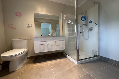 Photo of property in 8 Horizon View Road, Oteha, Auckland, 0632