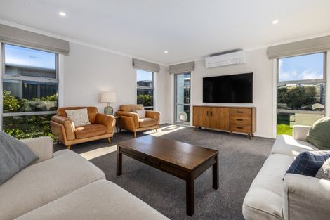 Photo of property in 14 Pateke Drive, Kenepuru, Porirua, 5022