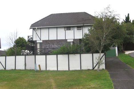 Photo of property in 2/23 Tree View Avenue, Glenfield, Auckland, 0629