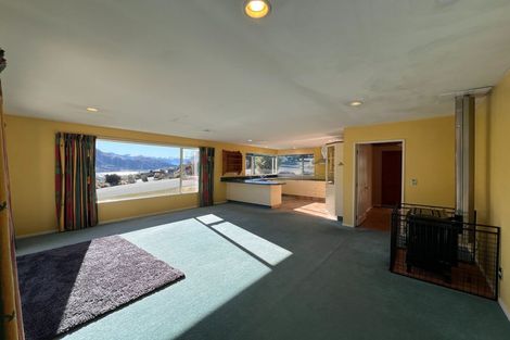 Photo of property in 2 Garland Terrace, Kelvin Heights, Queenstown, 9300