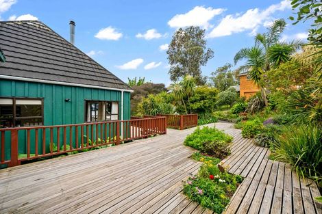 Photo of property in 48 Pokapu Street, Titirangi, Auckland, 0600