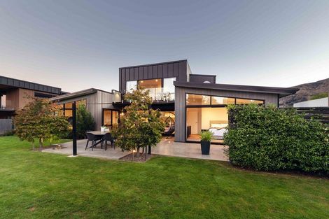 Photo of property in 5 Jessies Crescent, Wanaka, 9305