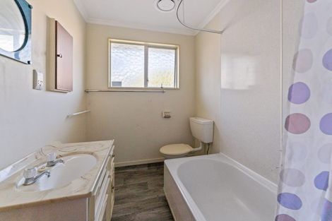 Photo of property in 24 Hillcrest Drive, Kelvin Grove, Palmerston North, 4414