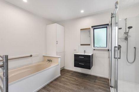 Photo of property in 124 Onemana Drive, Onemana, Whangamata, 3691