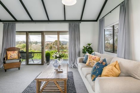 Photo of property in 10 Busby Hill, Havelock North, 4130